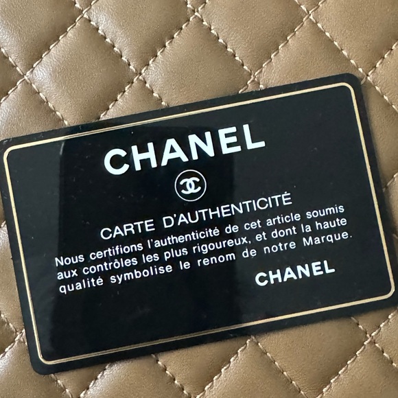 CHANEL 2018 Large Boy Diamond Quilted Leather bag in Beige - Picture 12 of 16